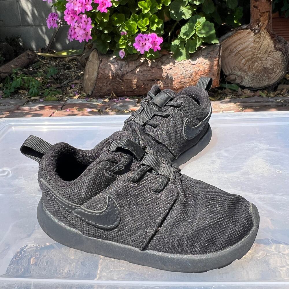 NIKE ROSHE 1 TODDLER TRIPLE BLK SNEAKERS SIZE 8C EUC